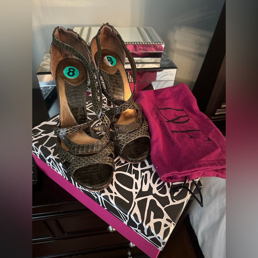 Stylish Women's Snakeskin Heels